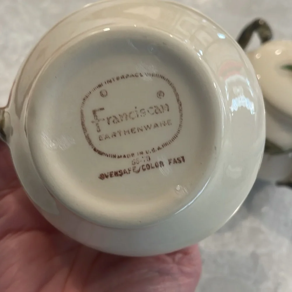 Franciscan wear creamer and sugar bowl set